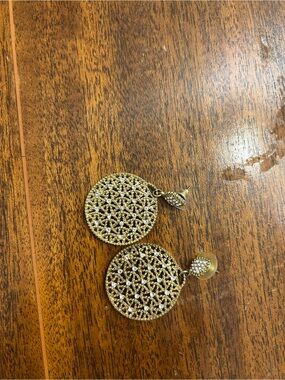Gold round dangle earrings